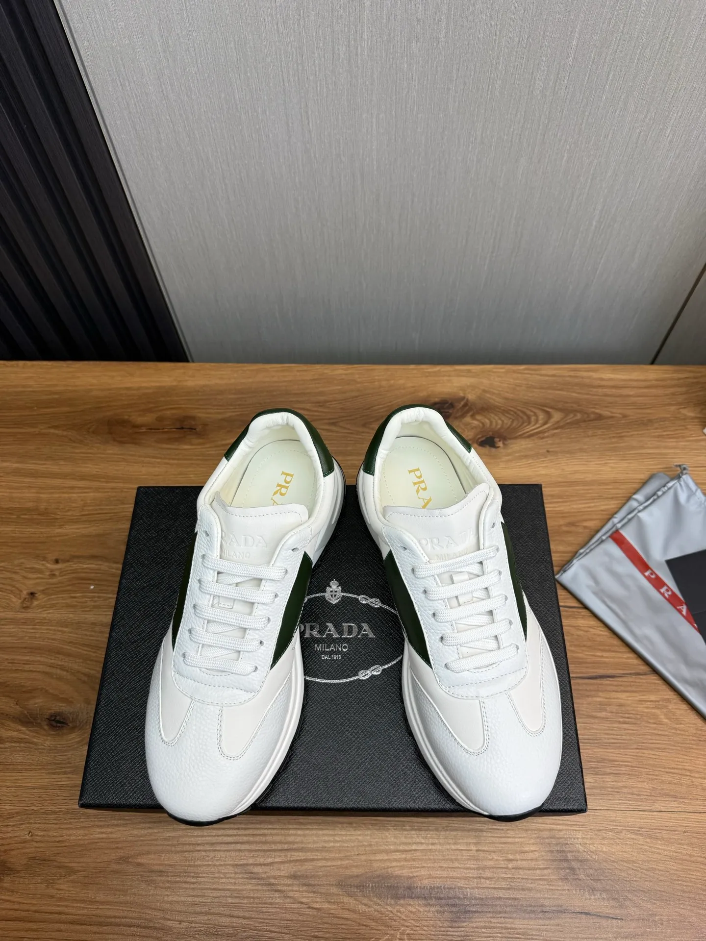 Men's shoes 💰800💰 [PRADA] Men's shoes are popular in the counter, official website is synchronized, 1 high-quality shipment ✔️Original cowhide + cowhide lining, 1🆚1 replica, original sole, 38-45 (38.45 custom-made, non-returnable)